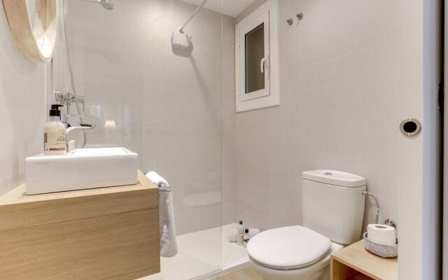 Stylish 4 bed Apt in the Center