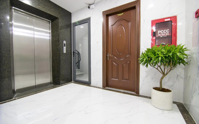 RedDoorz Plus near E-Town 2
