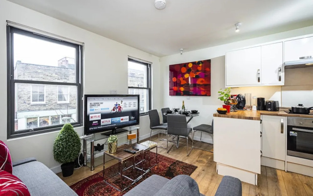 Incredible Light Filled Studio Apartment + Free Parking Sleeps 4