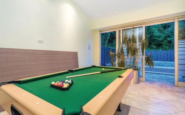 Amazing Home in Jurdani With Wifi and 4 Bedrooms