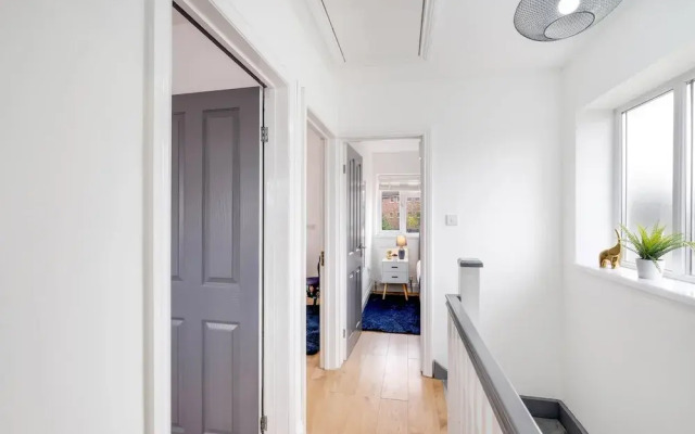 3 Bedroom House with Parking in Windsor