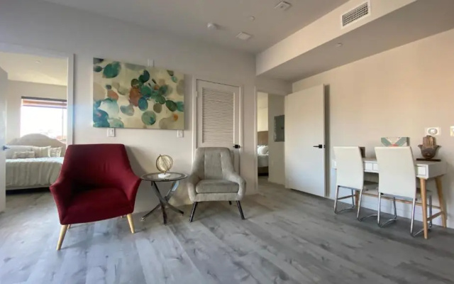 Gorgeous View 2bd 2ba Apartment in Hollywood
