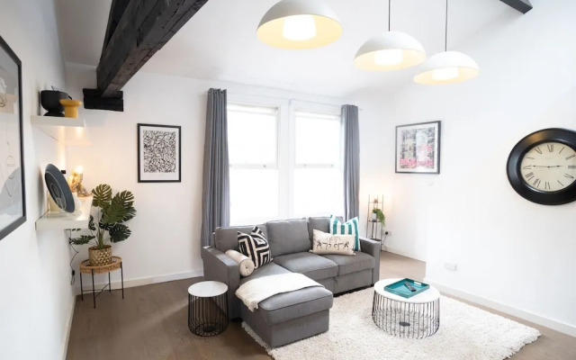 City View Three-bed Premier Apartment London