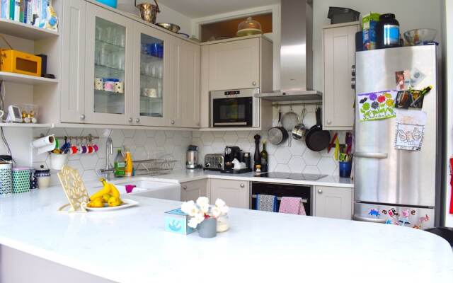 Modern Family Home In Earlsfield