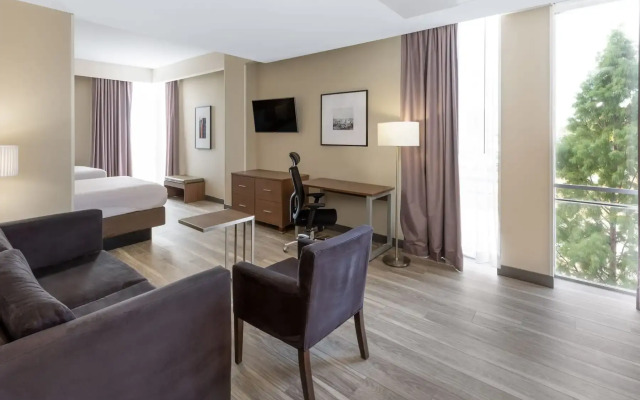 La Quinta Inn & Suites by Wyndham Tulsa Downtown/Route 66