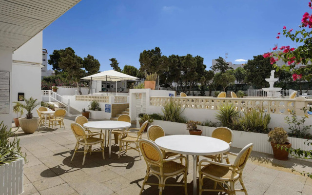 Apartamentos San Antonio Beach