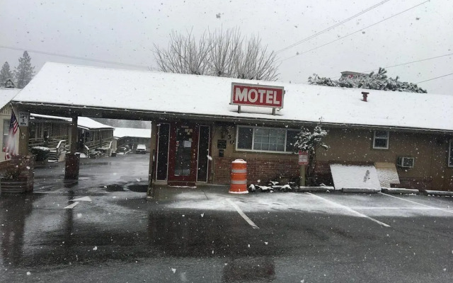 Colfax Motor Lodge