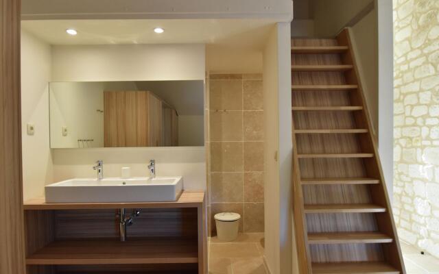 Alluring Apartment in Villesèque with Jacuzzi