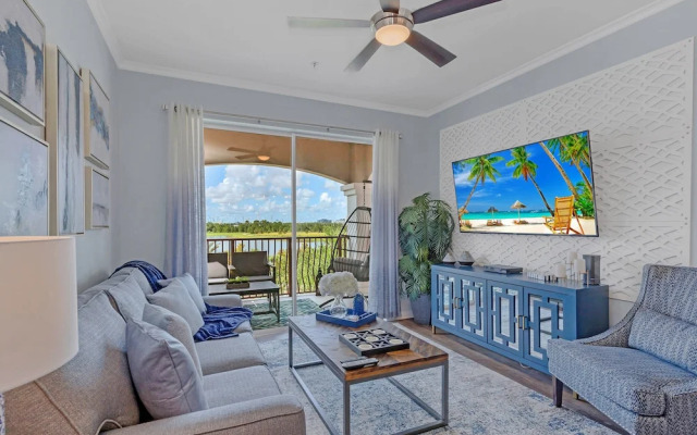 Condo w/ Prime View of Lake, Pool & Fireworks!