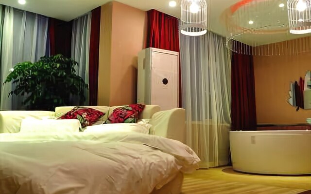 The Love of Maple Theme Hotel