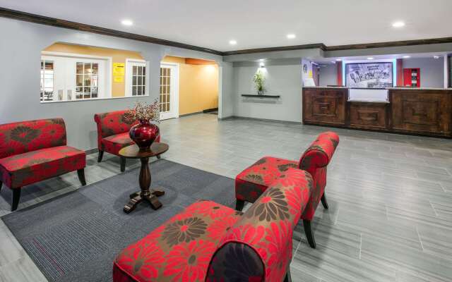 Super 8 by Wyndham Farmers Branch/North Dallas