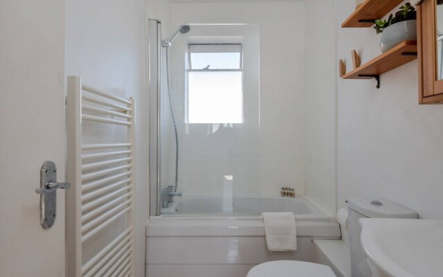 Modern 1BR Flat in Angel/islington, Fits 4