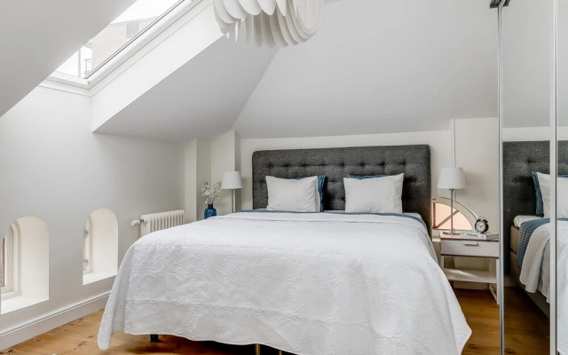 Exclusive City Center 19th Century Apartment