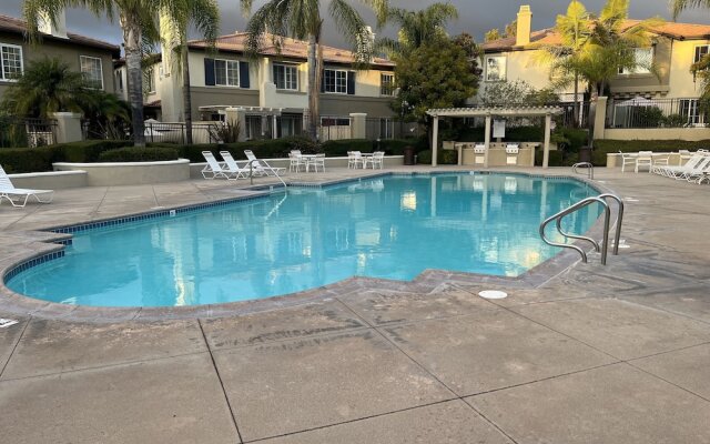 Beautiful 3 Bedroom Townhome in Irvine