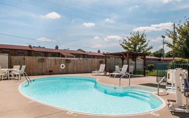 Econo Lodge Springfield I-44