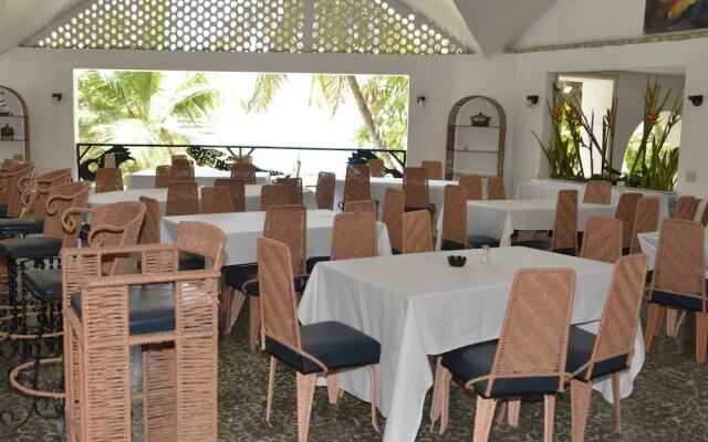 Ouanga Bay Beach Hotel