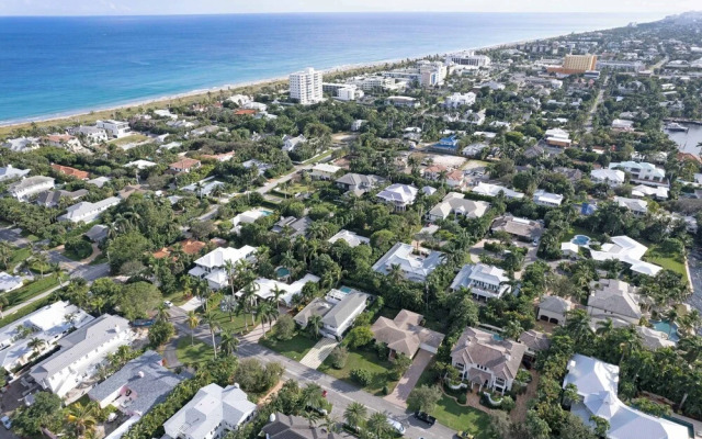 Sun, Shells and Seaspray w/ Lanai