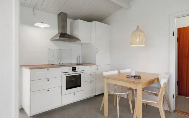 Charming 2-bedroom 12H Ocean Retreat, Summerhouse
