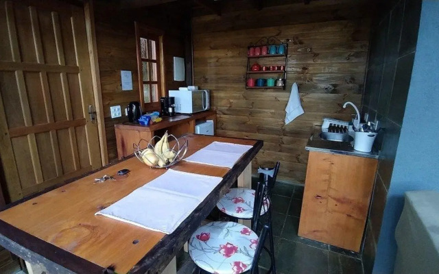 Chalé dos Tucanos- Parede de vidro com linda vista