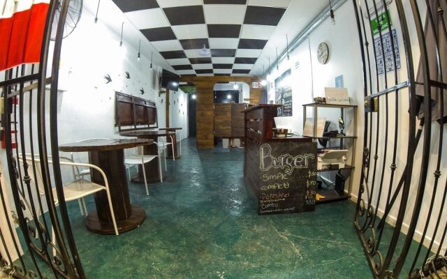 Hostal La Cueva - Hostel