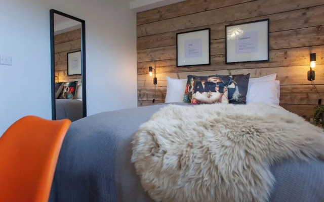 Higgihaus Cabot Mews Aparthotel