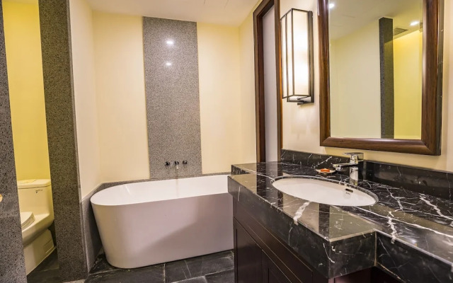 Graceland Garden Court Hotel