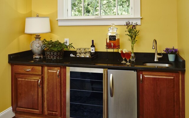 1501 Linden Manor Bed and Breakfast