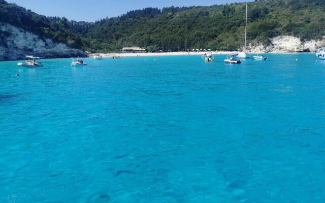 Anemomylos Lefkimmi Luxus Suites Hotel