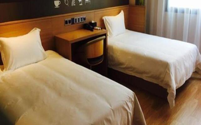 IU Hotel Xuzhou Fengxian Liubang Plaza