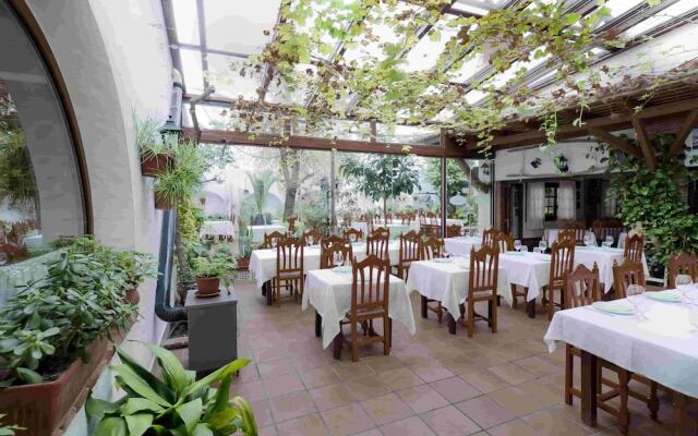 Hotel Restaurante Blanco y Verde