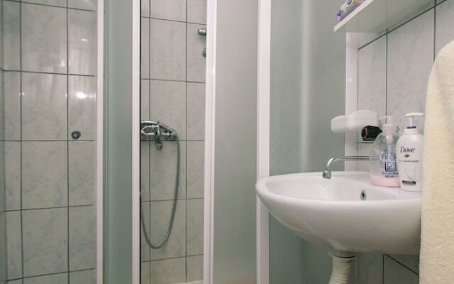 Modern apt in the Stone House in the Very Center