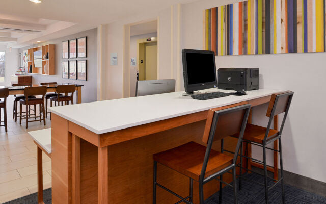 Holiday Inn Express & Suites Parkersburg-Mineral Wells by IHG