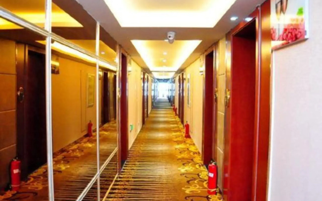 Yiju Hotel (Xining Railway Station Xinqian Guoji)