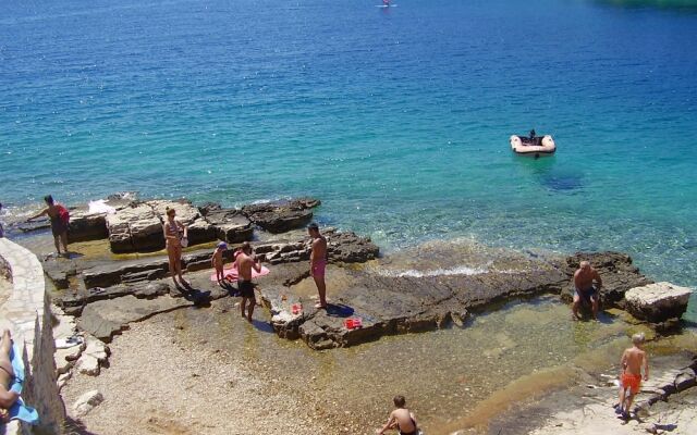 Denis - 100 m From Beach - H