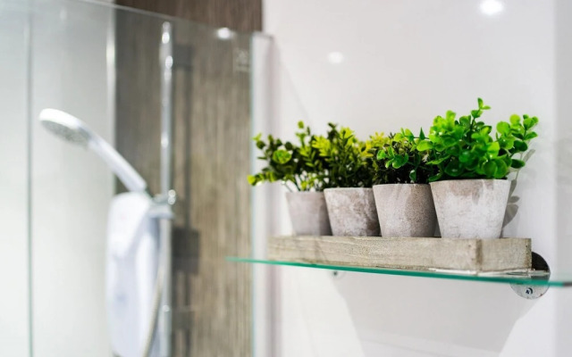 The Jam - Cunningly Good Cunningham Street Apartment