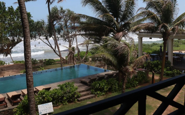 Naomi Beach Resort