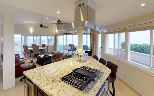 Lighthouse and Ocean Views at Villa Playamar