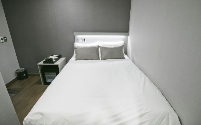 Philstay Myeongdong Station