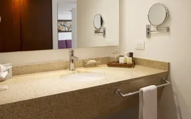 Radisson Bogota Metrotel - 4 Nights, Bogotá, Colombia