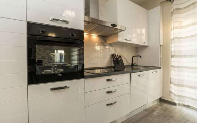 Nicoll With Pool, 50 m From the Beach