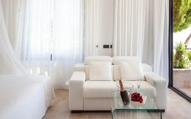 Villa With Direct sea Access