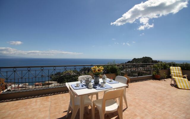 Fontana Vecchia Seaview Apartment