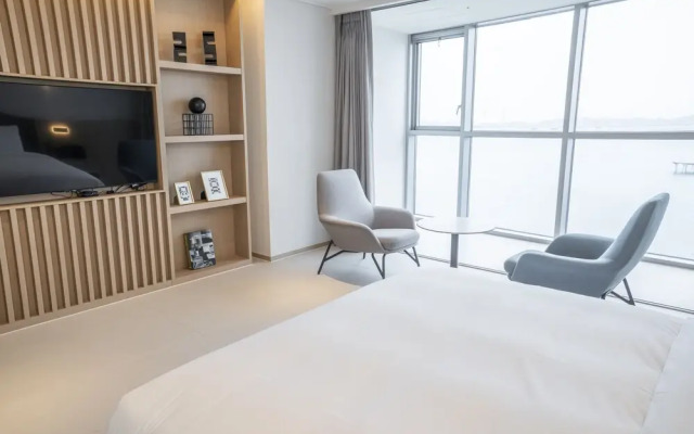 Wave M Hotel West