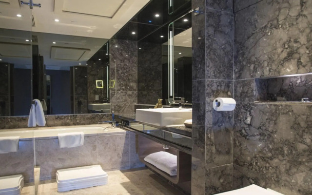 Royal Plaza Hotel