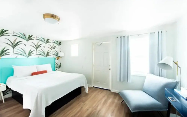 Royal Palms Motel