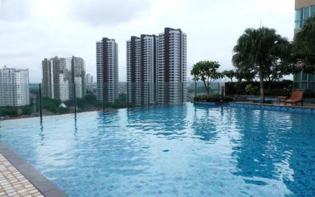 Mall Access Exclusive 2 BR @ Gandaria Heights Apartment By Travelio