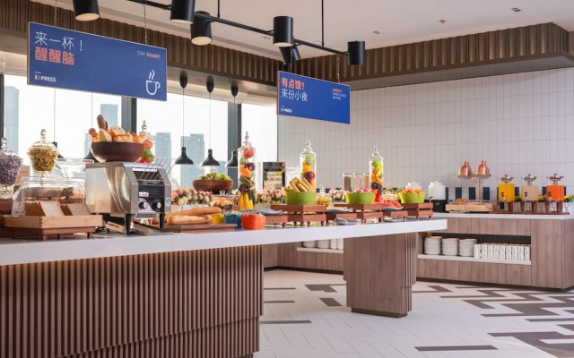 Holiday Inn Express Shenzhen Futian Center, an IHG Hotel