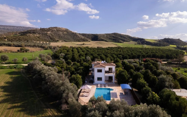 Villa Kambos Dio in Polis