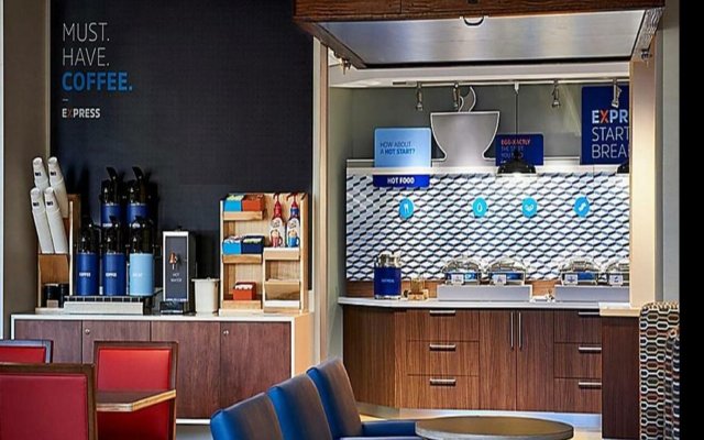 Holiday Inn Express & Suites Greenville - Taylors by IHG