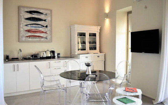 Acropolis Suites